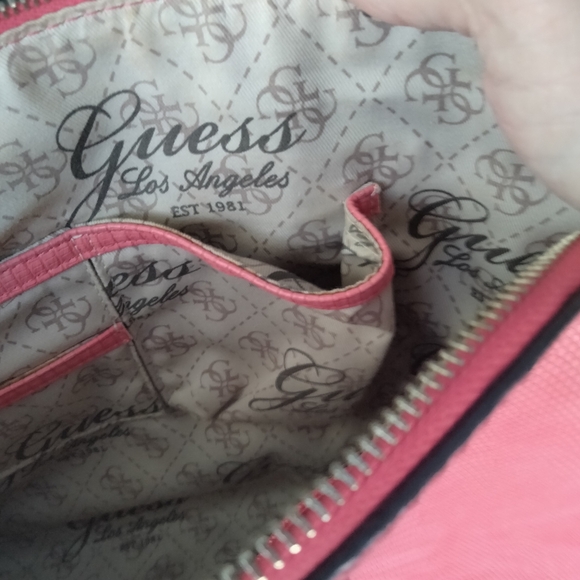 Guess - Picture 11 of 16